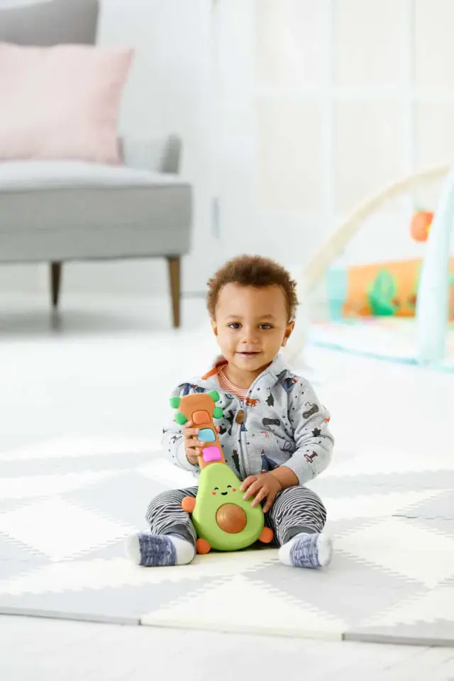Skip Hop Farmstand Işıklı Avokado Gitar Oyuncak